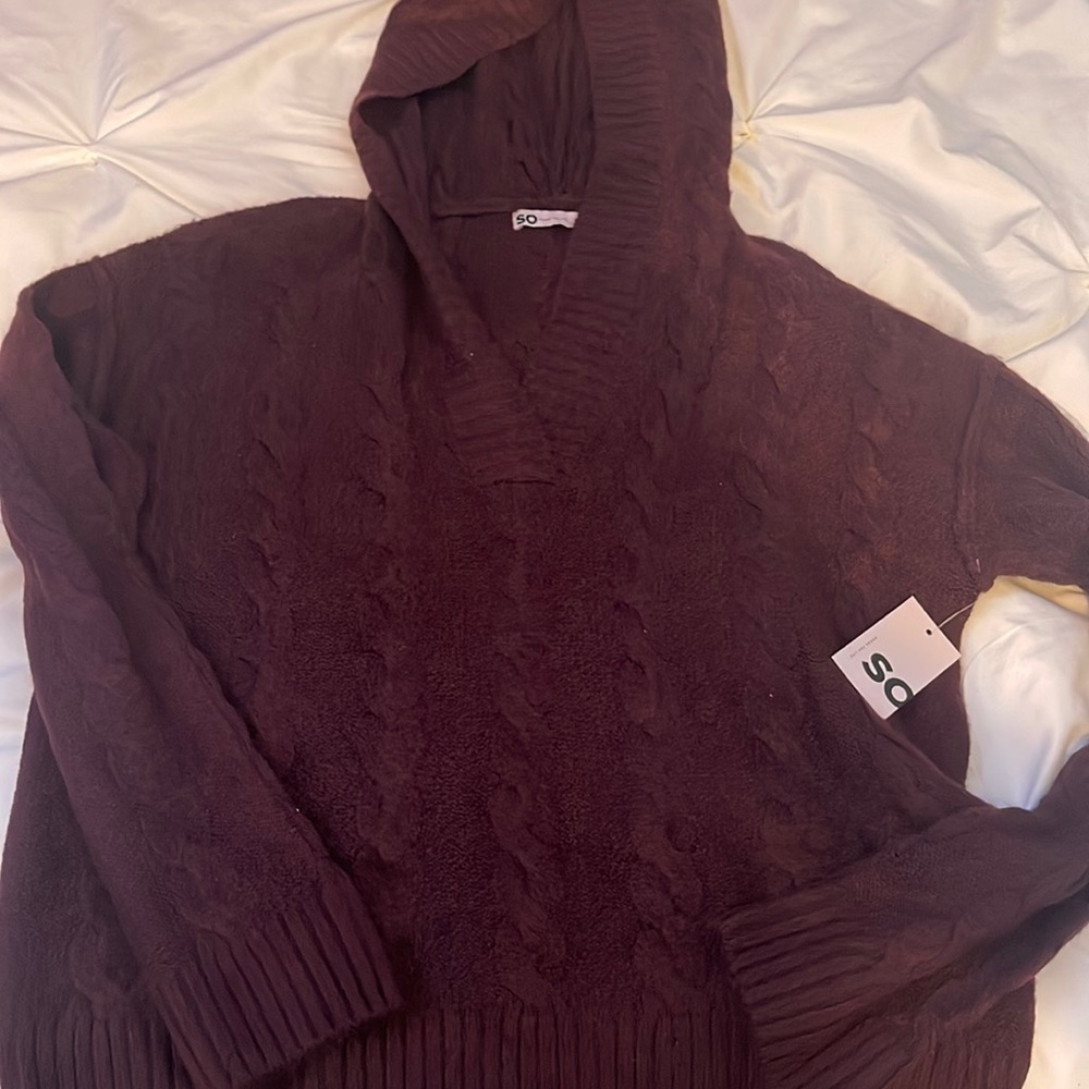 MAROON HOOD SWEATER: long sleeve hood very soft